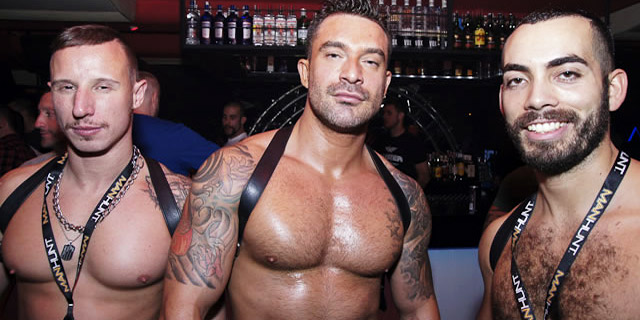 Long cock trannies Muscle tranny