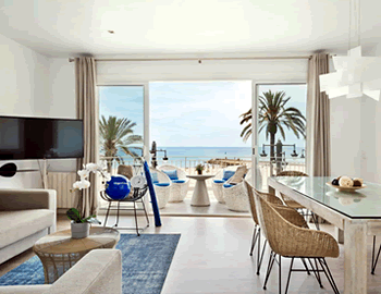 Beachfront apartment in Sitges