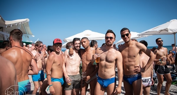 Fiesta en la playa del Orgullo Gay Sitges