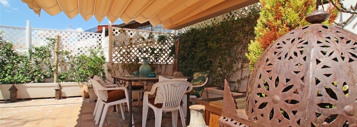 The Colonial Apartment