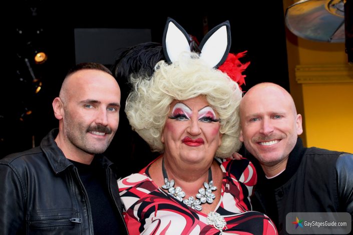 Easter Lady Diamond Sitges Parrots 2018